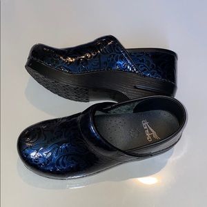 NWOT Dansko Patten Leather Clogs